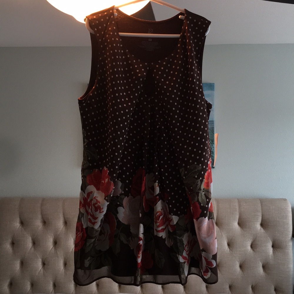 NY & Co. Woman’s sleeveless blouse. Floral  mesh - Picture 2 of 6